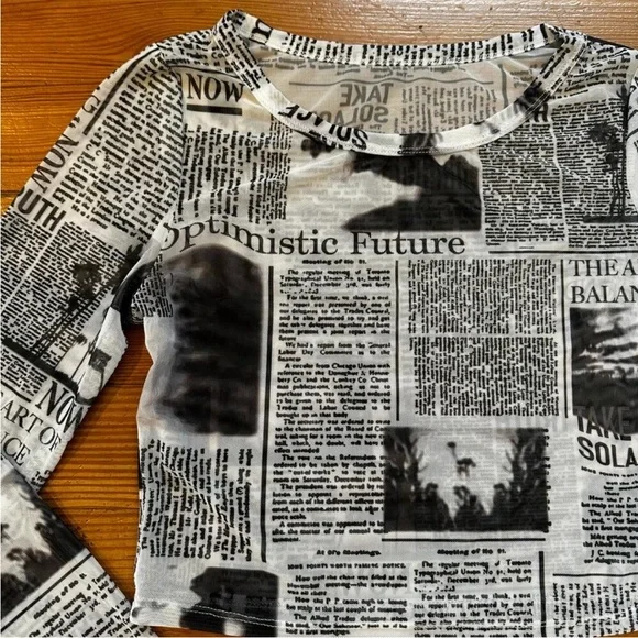 Newspaper Print Long Sleeve Crop Top - Picture 2 of 4